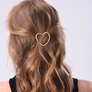 💛 Gold Cutout Heart Hair Clip
